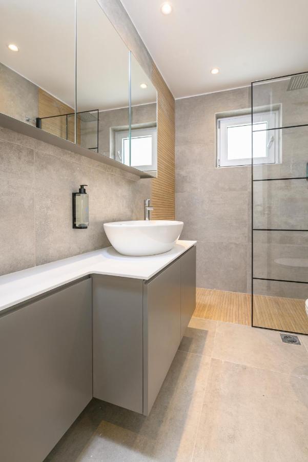Aetherius Executive 5 Min To Apartment *